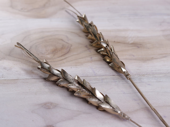 Handmade Natural Dried Palm Leaf Pineapple Stick for Decoration