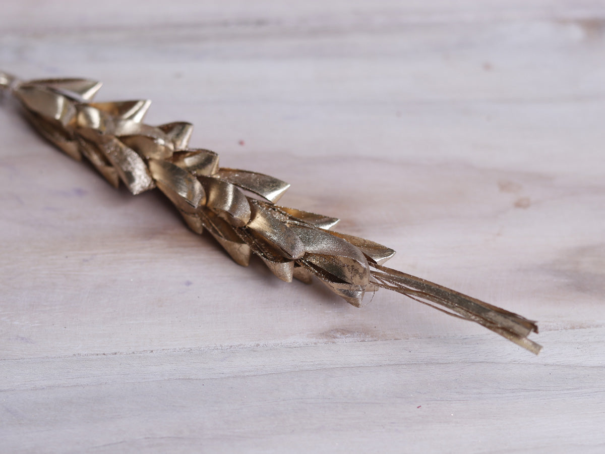 Handmade Natural Dried Palm Leaf Pineapple Stick for Decoration Joynagar Handicraft color_golden